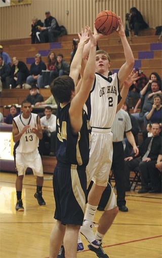 Aaron Boesch scores two points for the Wildcats on a jump shot over Everett defender Tucker Grindstaff.
