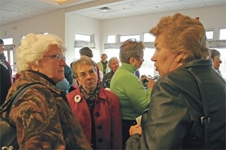 Sen. Mary Margaret Haugen discusses veterans’ issues with Mendy Mclean-Stone