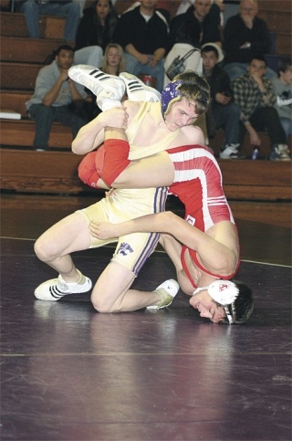 In the 125-pound bout