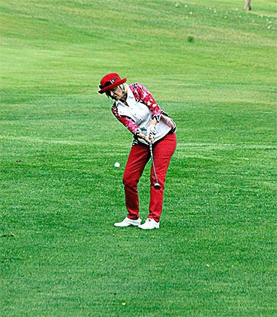 Monique Franssen chips to the green in the Whidbey Golf Club Couples Chapman Tournament Sunday. Franssen teamed with John Geragotelis to post the best net score in Flight 2.