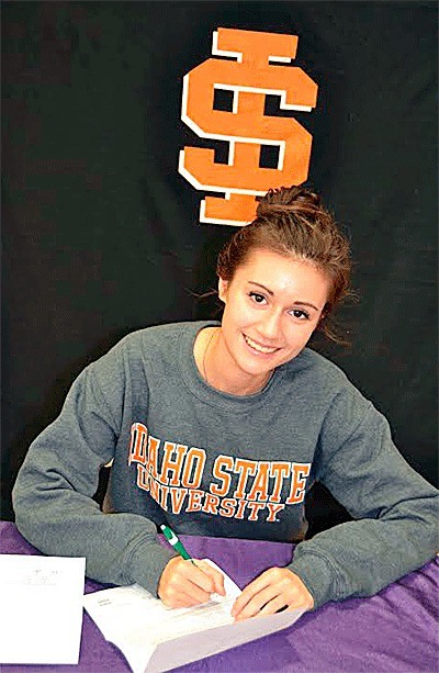 Jonalynn Horn prepares to sign a letter of intent for Idaho State University.