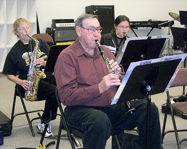 Katie McVicker/Whidbey News-Times Former junior high band director George Konopik plays his clarinet during a rehearsal of The All Island Community Band on Thursday