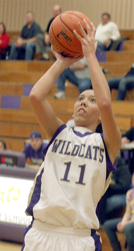 Nikki Mowbray will play basketball for Sourthern Oregon next year.