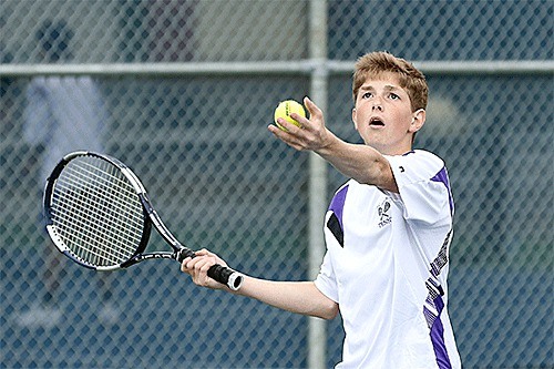 Sid Thomas prepares to serve in his fourth singles win Tuesday.
