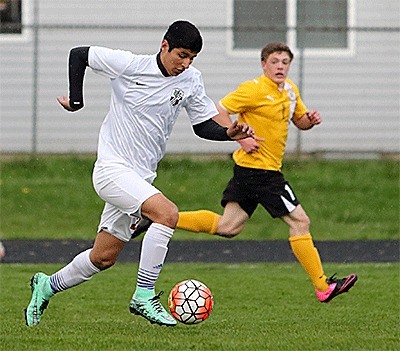 Abraham Leyva goes on the attack for the Wolves.