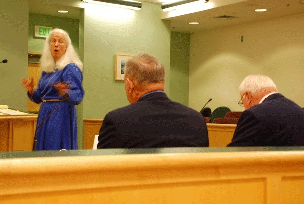 Langley attorney Carolyn Cliff gestures towards Oak Harbor Mayor Jim Slowik and the city's attorney