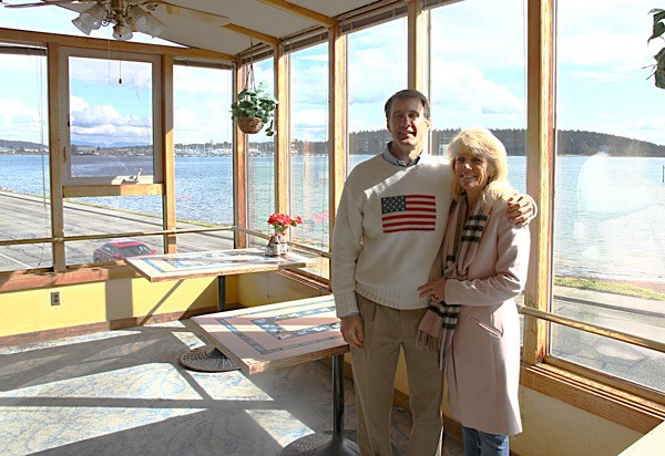 Brett and Tina Olson stand in the second-floor seating area of the former Mi Pueblo restaurant. When it reopens as an Alfy’s Pizza