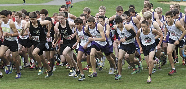 Oak Harbor's John Rodeheffer (center