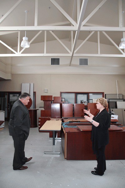 Oak Harbor Mayor Scott Dudley speaks with a Whidbey Island Bank employee during a tour.