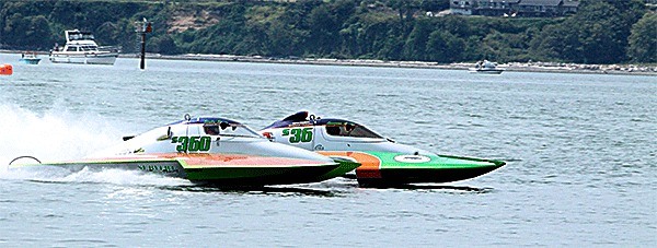 Steve Whisman in Tsunami (s360) and Austin Eacret in The Trainer (s36) race side-by-side Saturday.