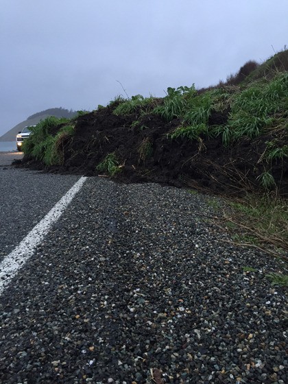 A small landslide near Ebey’s Landing blocked a lane of traffic Monday.