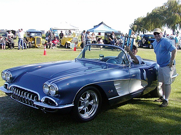 David Putnam shows off the Mayor’s Choice trophy won by his 1953 Chevrolet Corvette.