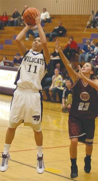Oak Harbor’s Nicole Mowbray scores one of her three consecutive baskets to open the fourth quarter of action in Friday’s 67-47 victory over Cascade.