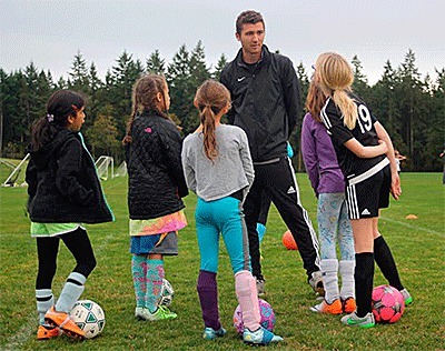 Nick Dziminowicz meets with some of the members of his U10 team before a recent practice.
