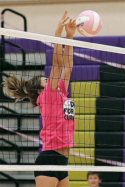 Geslyne Barreta records a block in Thursday's match with Edmonds-Woodway.