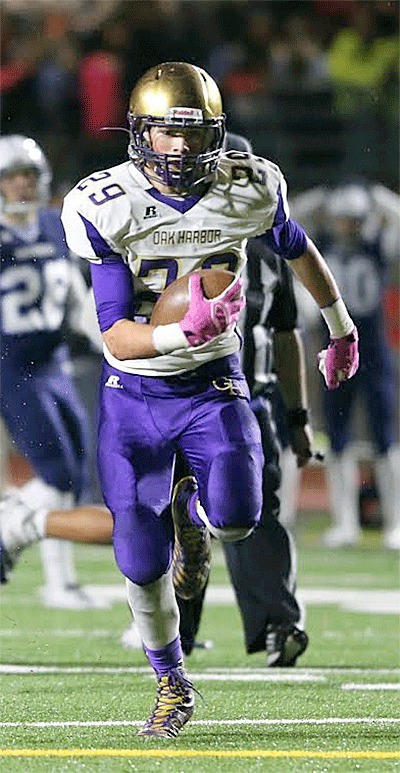 Mac Nuanez heads to the end zone on one of his six TD runs.