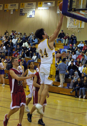 Junior Nate Metcalf goes up for a lay-up against Snohomish Tuesday night. Metcalf helped the Cats hang in the game in the first half.