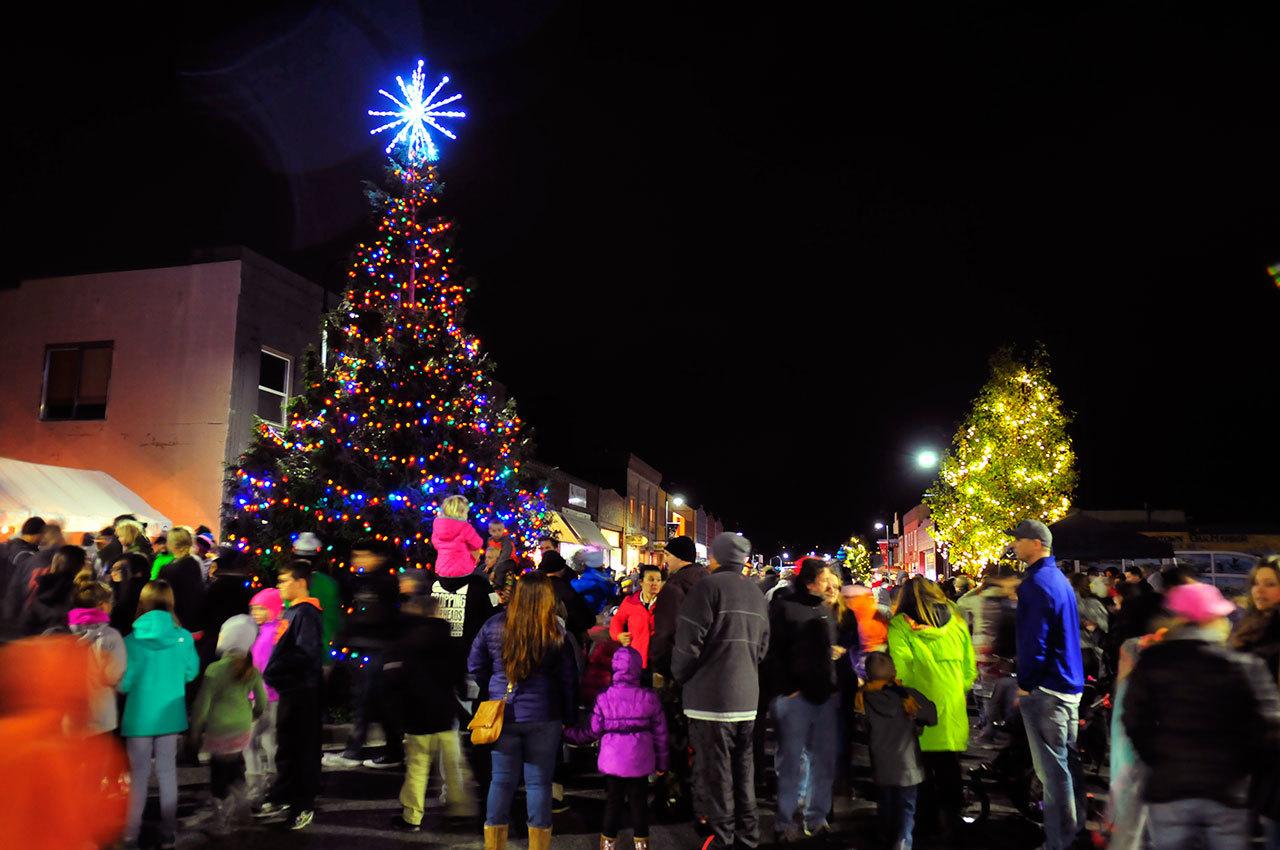 Holiday spirit lights up downtown Oak Harbor