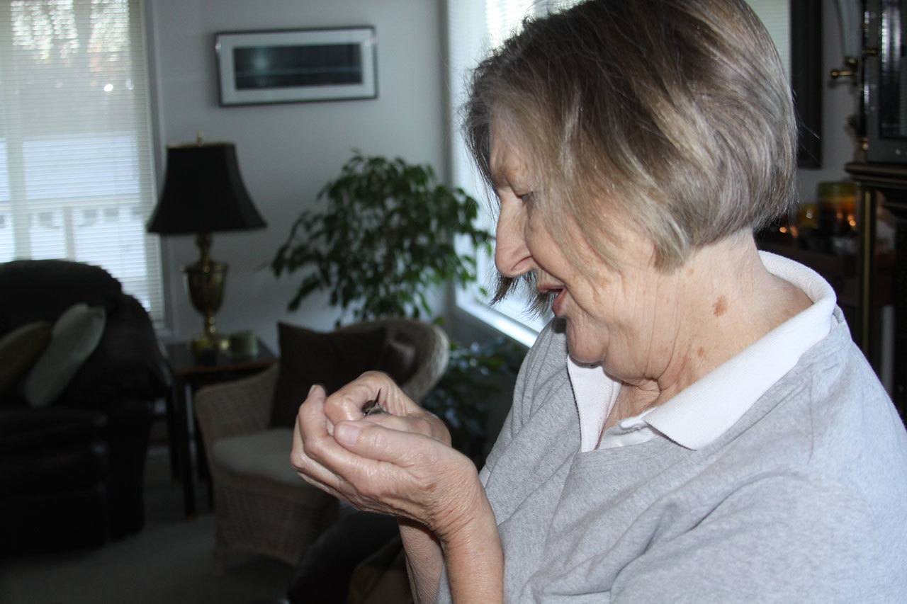 Coupeville couple has its hands full with hummingbirds