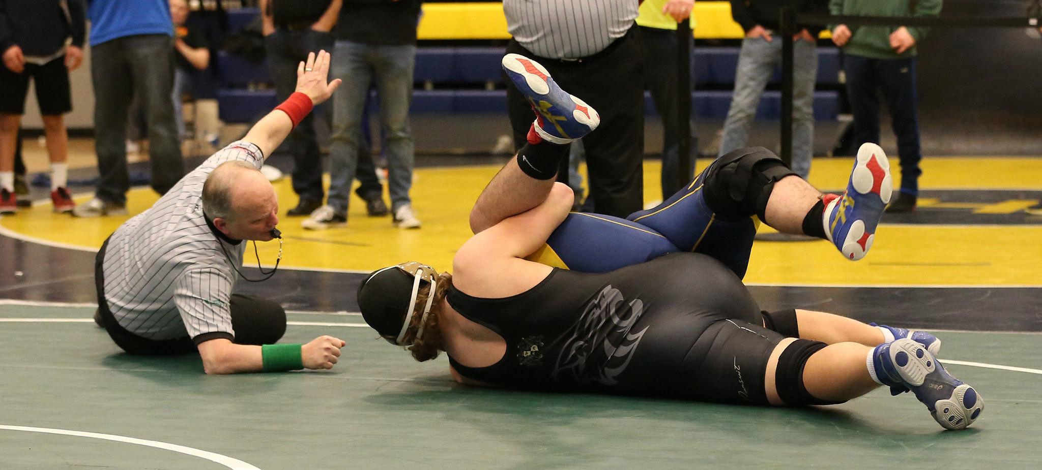 Sam Zook pins Arlington’s Tristan Emery in the match for first place. (Photo by John Fisken)