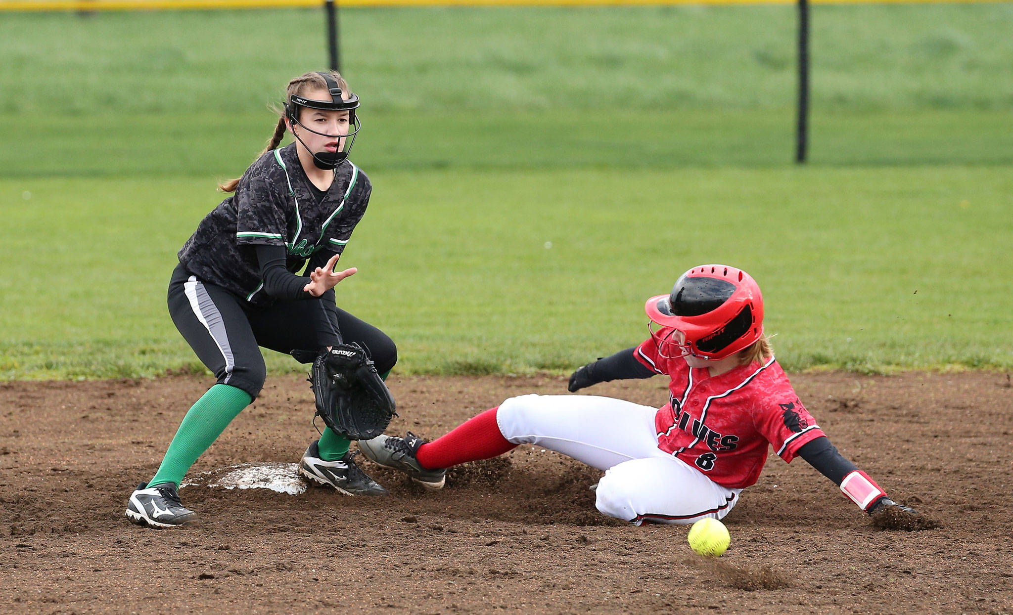 Lauren Rose beats the ball as she steals second base. Moments later she scored the inning run on Jae LeVine’s double. (Photo by John Fisken)