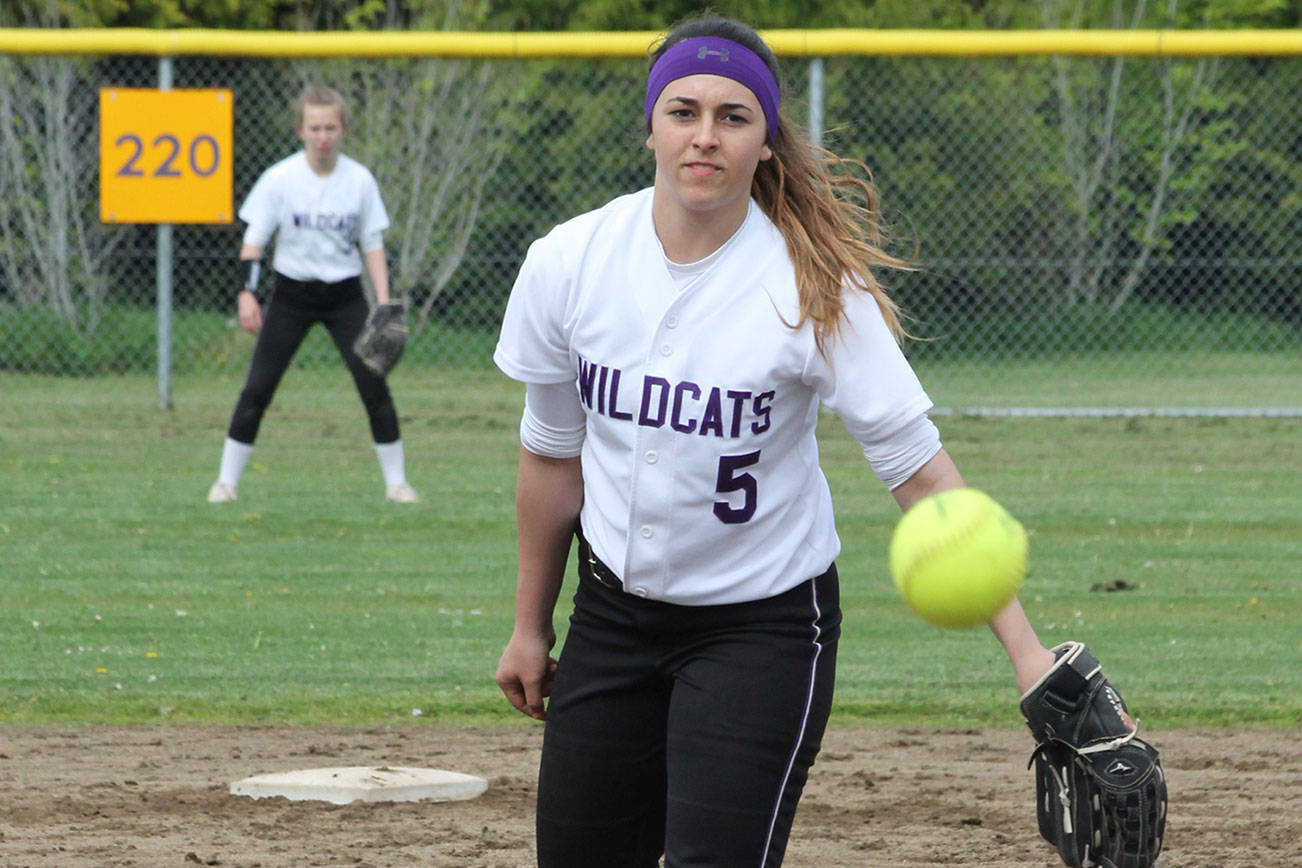First-place Panthers blank Wildcats / Softball