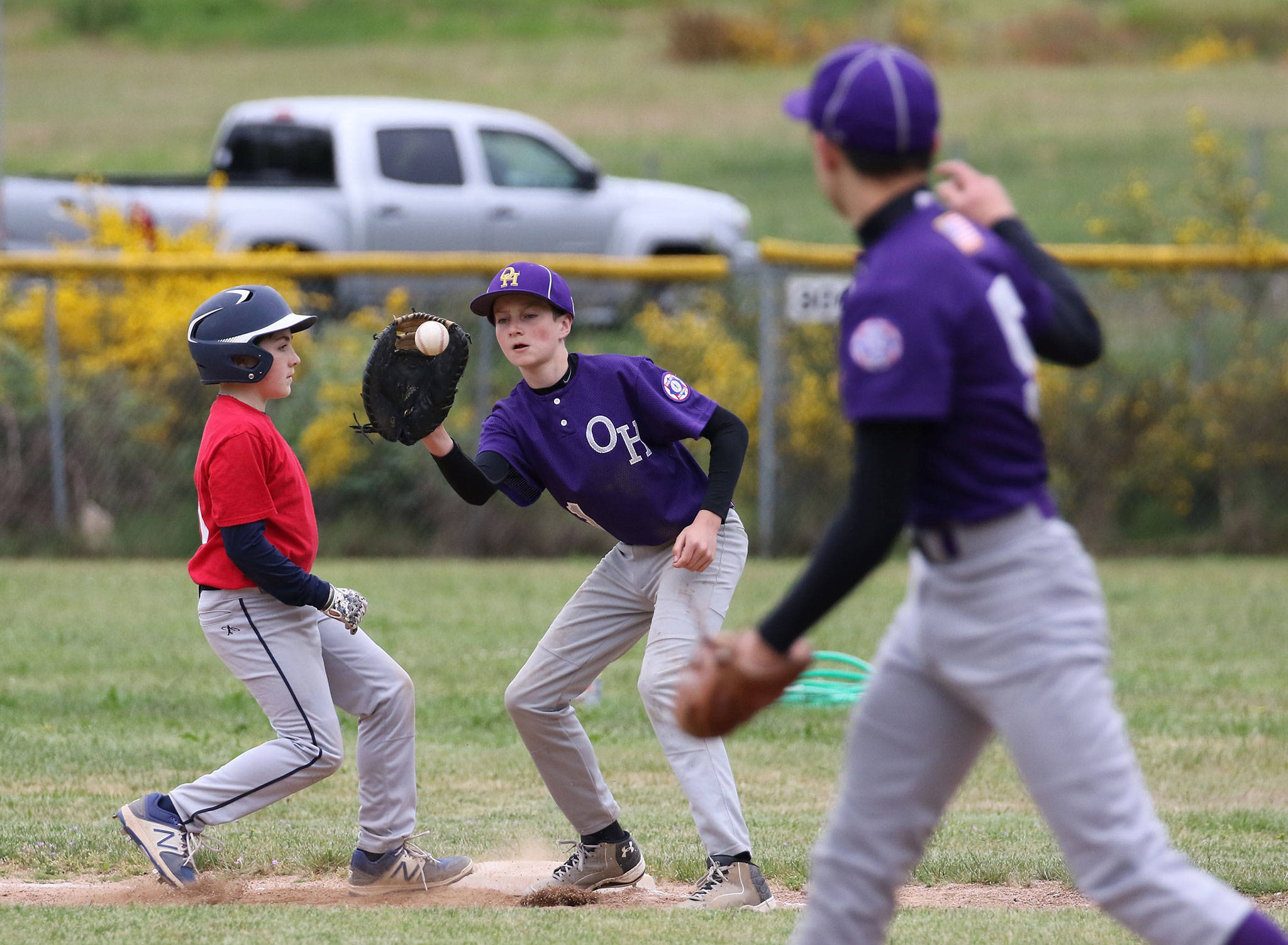 First baseman Will Rankin catches a pickoff throw from pitcher Kyto Morrow. (Photo by John Fisken)