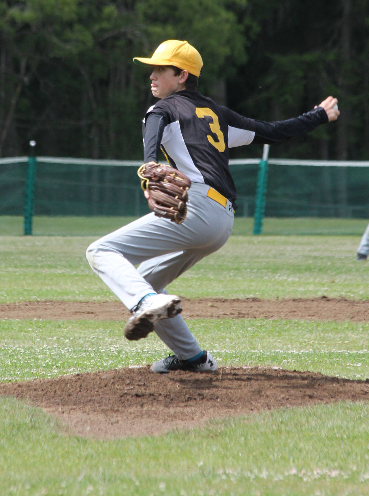 Dylan Roberts prepares to fire a pitch. (Photo by Jim Waller/Whidbey News-Times)
