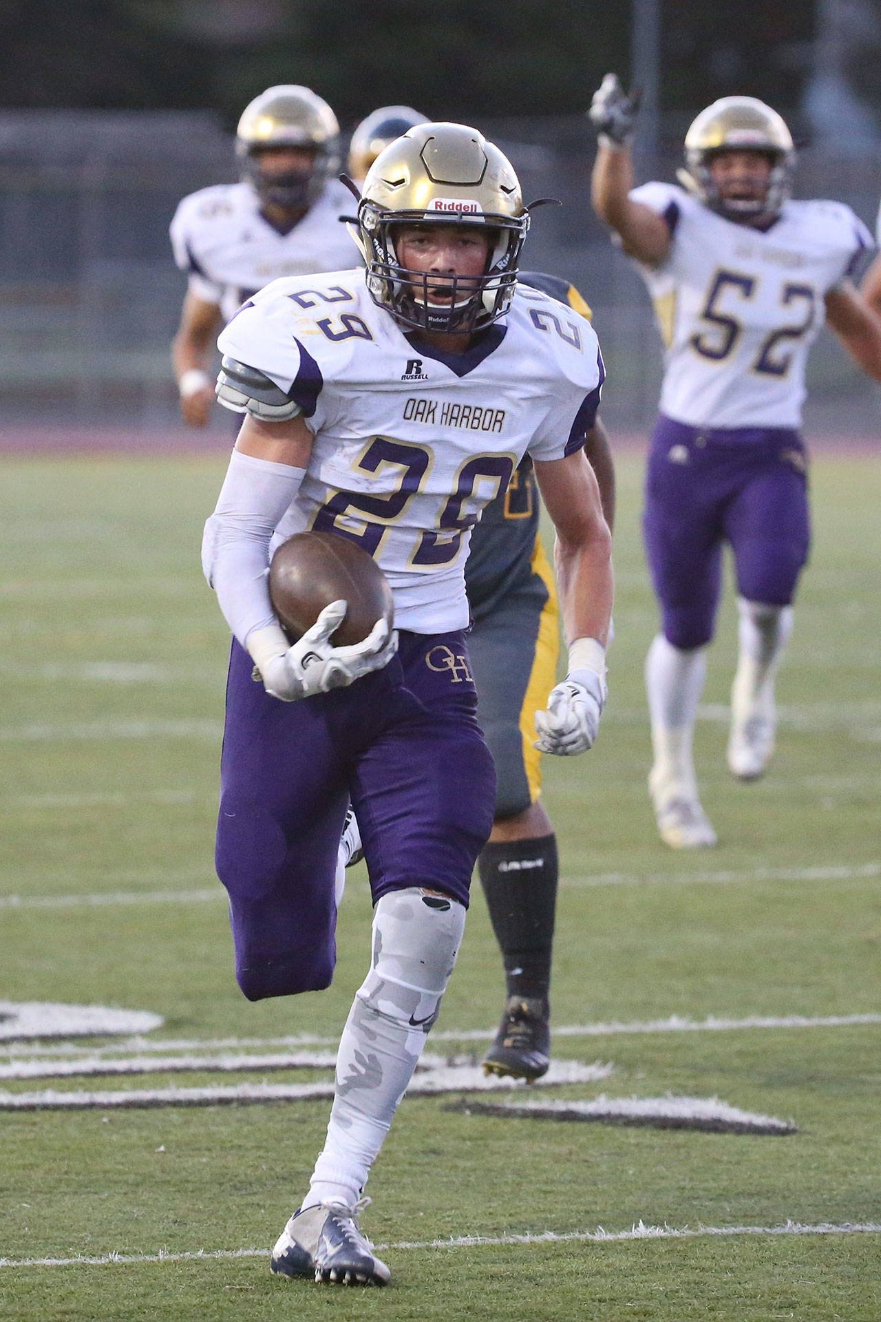 Mac Nuanez races for a 44-yard TD. Nuanez finished with 163 rushing yards and three touchdowns. (Photo by John Fisken)