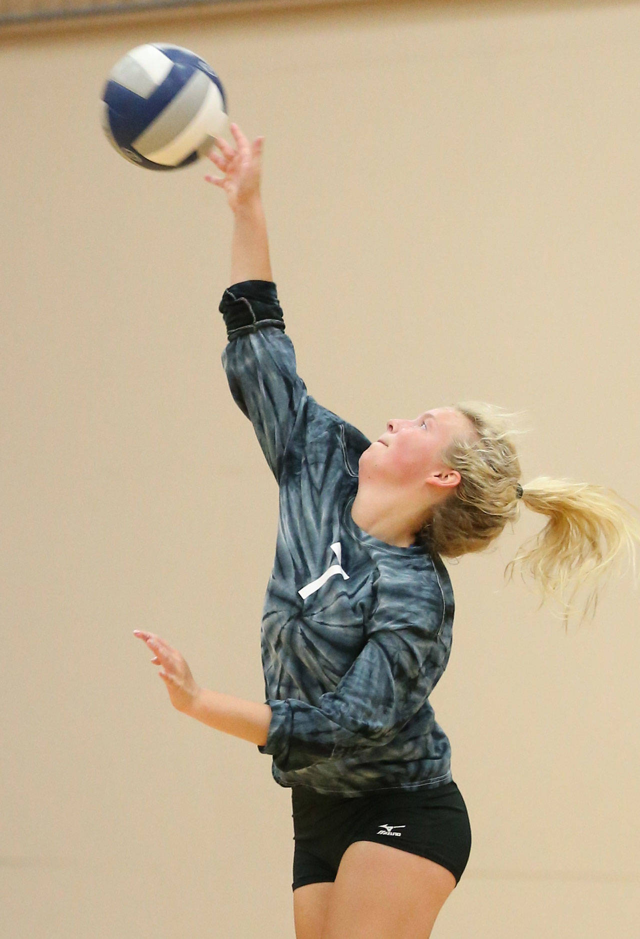 Cami Bristow serves one of her six aces against Ferndale. (Photo by John Fisken)