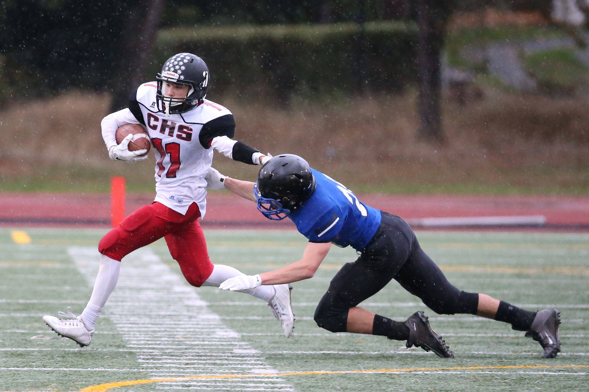 Cameron Toomey-Stout breaks a tackle on the way to a long touchdown reception against Bellevue Christian last season. (Photo by John Fisken)