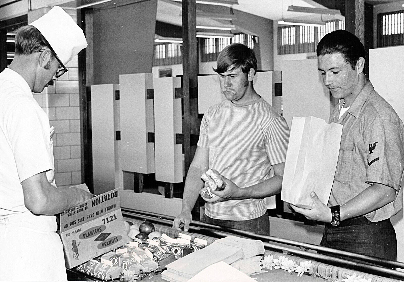 Sailors grab a bite to eat in August 1972.