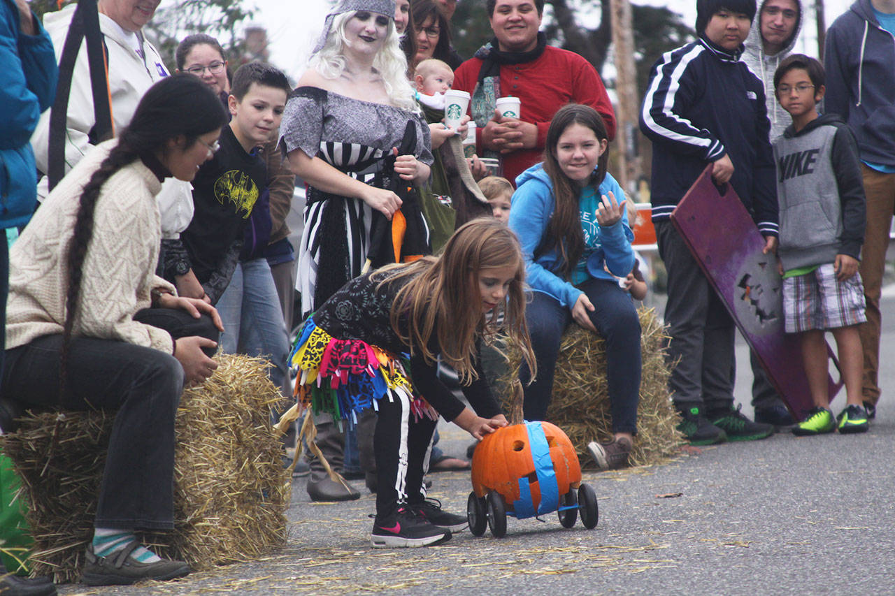 2016 File Photo/Whidbey News-Times                                Crowds look on during the 2016 Great Pumpkin Race. Adults and children alike had fun in the head-to-head competition.