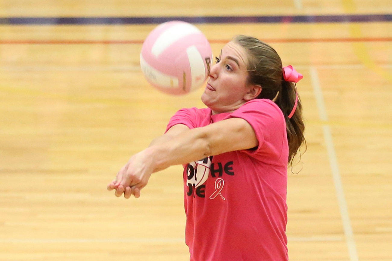 First-place Eagles blank Oak Harbor / Volleyball