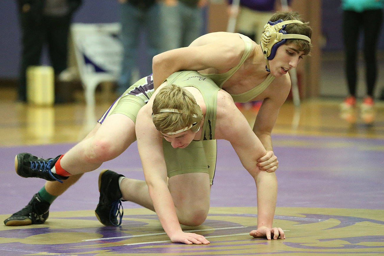 Oak Harbor hosts Purple and Gold Meet / Wrestling