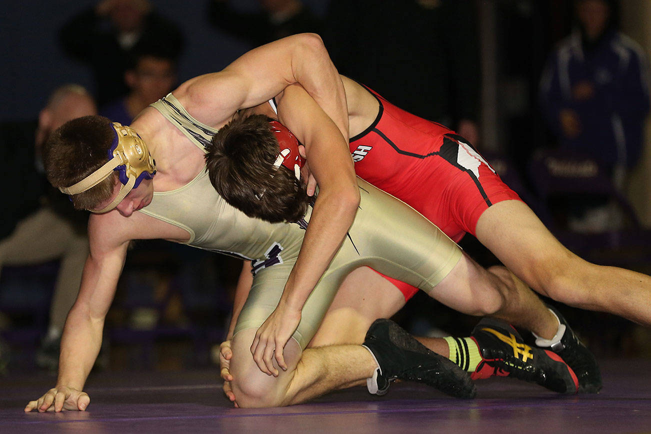 Panthers rally past Oak Harbor / Wrestling