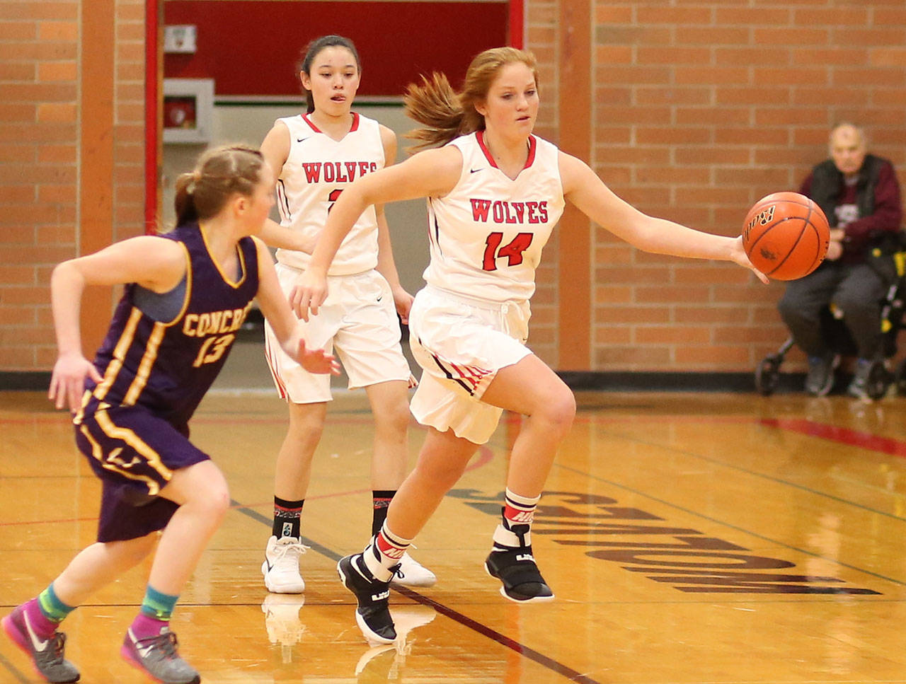 Coupeville’s Ema Smith (14) races by Concrete’s Madisyn Renzelman (13) as Scout Smith looks on.(Photo by John Fisken)