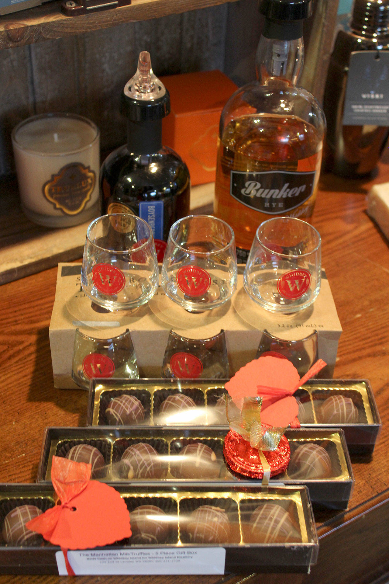Unique desserts are created for the tour using an infusion of wine and flavored liqueur in dark chocolate. Sweet Mona’s of Langley fuses Whidbey Island Distillery’s whiskey and boysenberry liqueur to create Manhattan truffles.