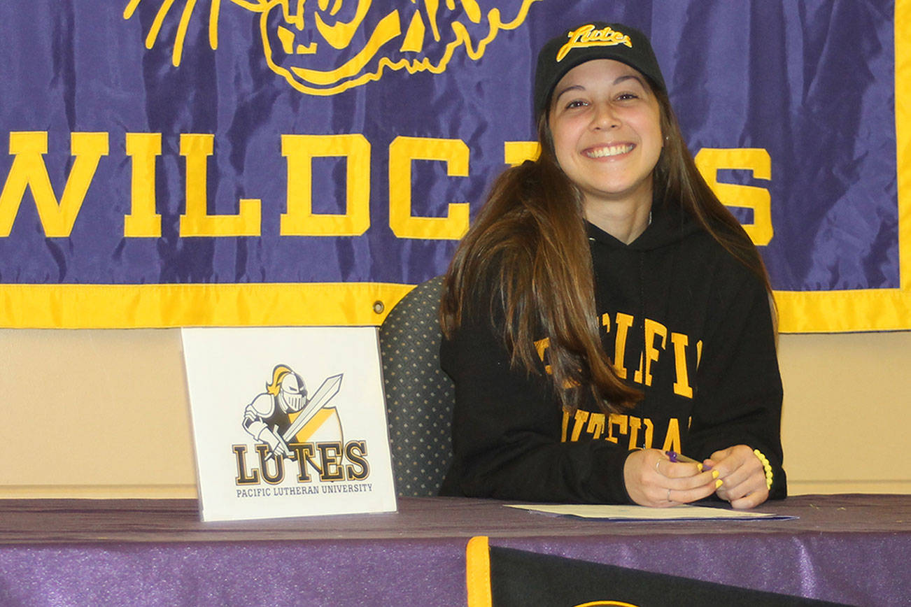 Cooley signs with PLU
