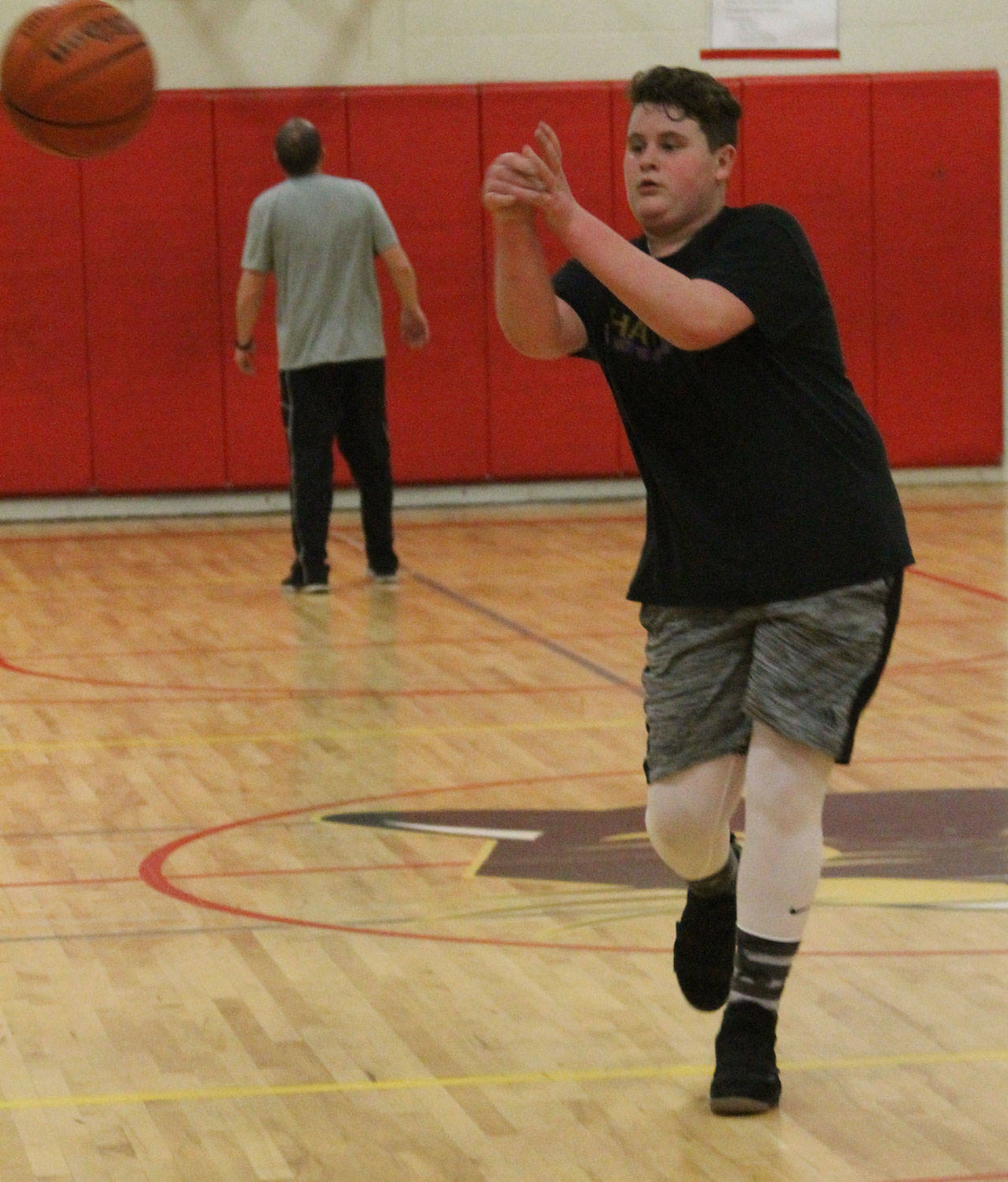 Eighth-grader John Leete makes a pass during a drill at Wednesday’s practice. (Photo by Jim Waller/Whidbey News-Times)