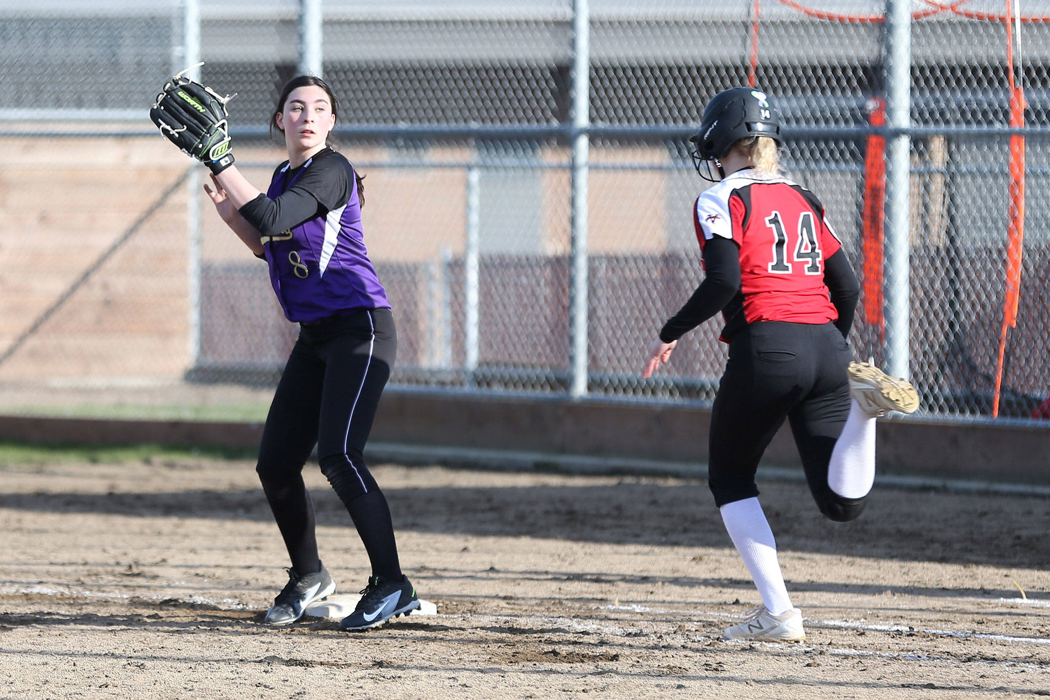 Oak Harbor first baseman Madisyn Erbe forces out Snohomishs Delaney Kaysner. (Photo by John Fisken)
