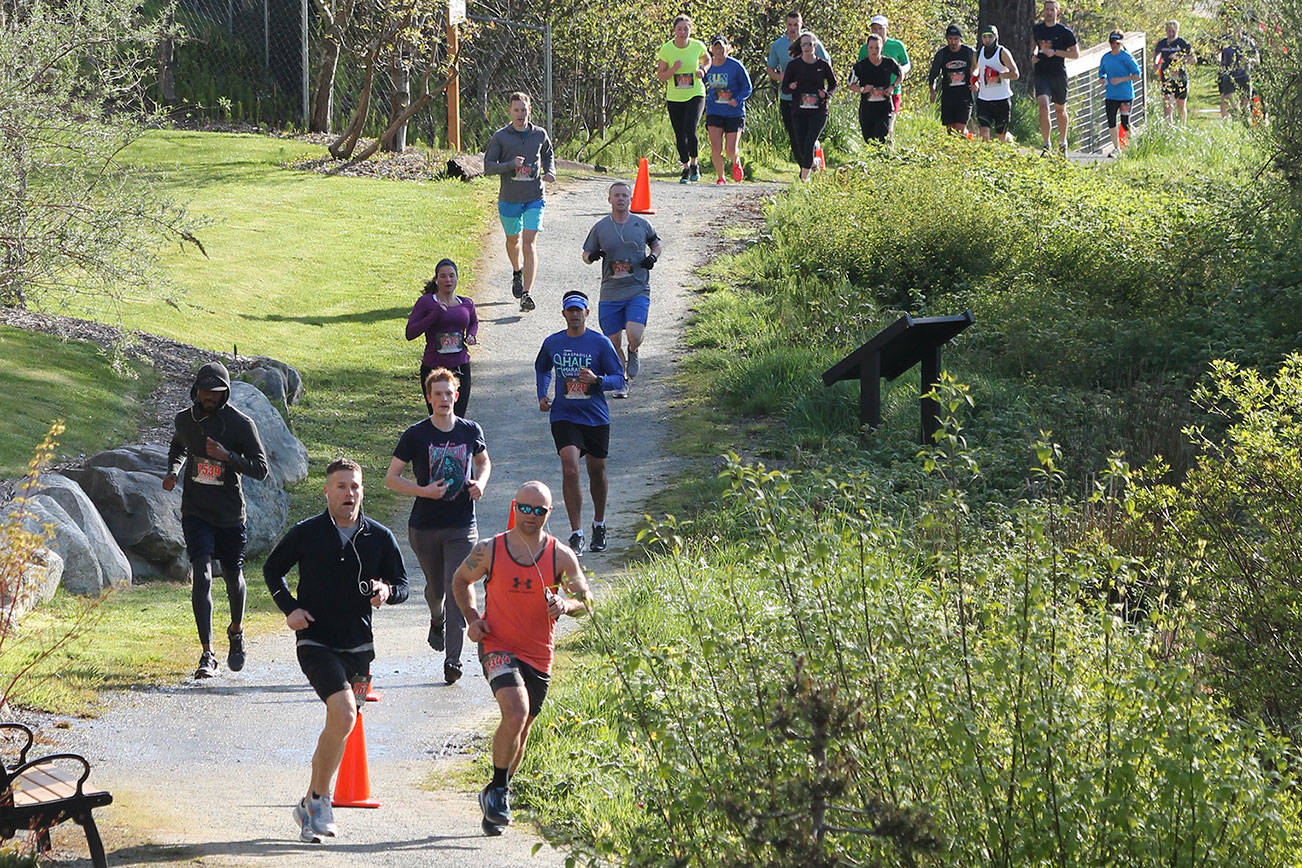 Armstrong, Lee lead local runners in 2018 Whidbey Marathon