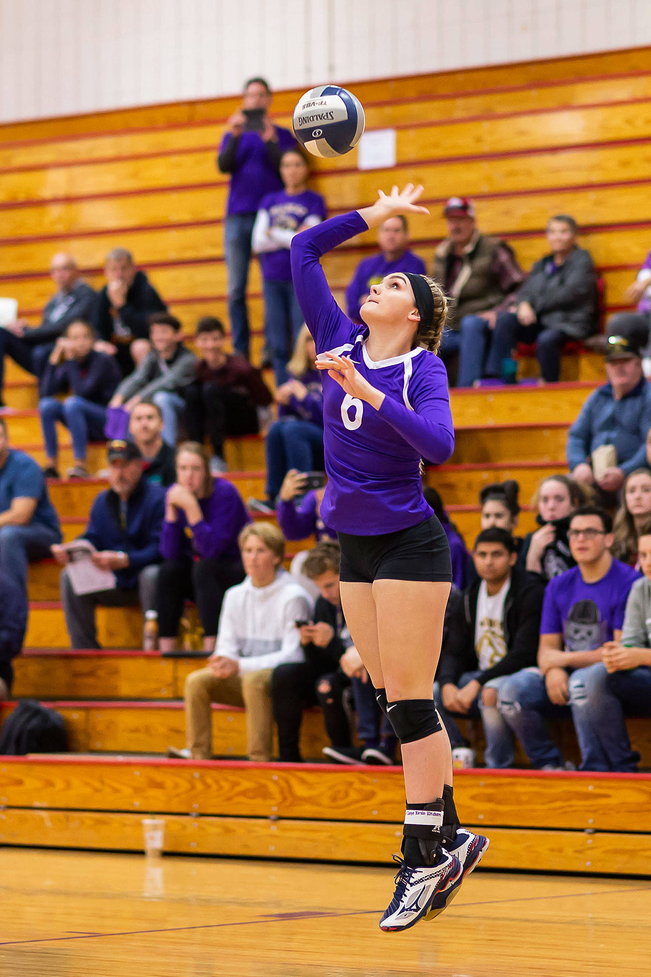 Payton Parks serves for the Wildcats.(Photo by John Fisken)