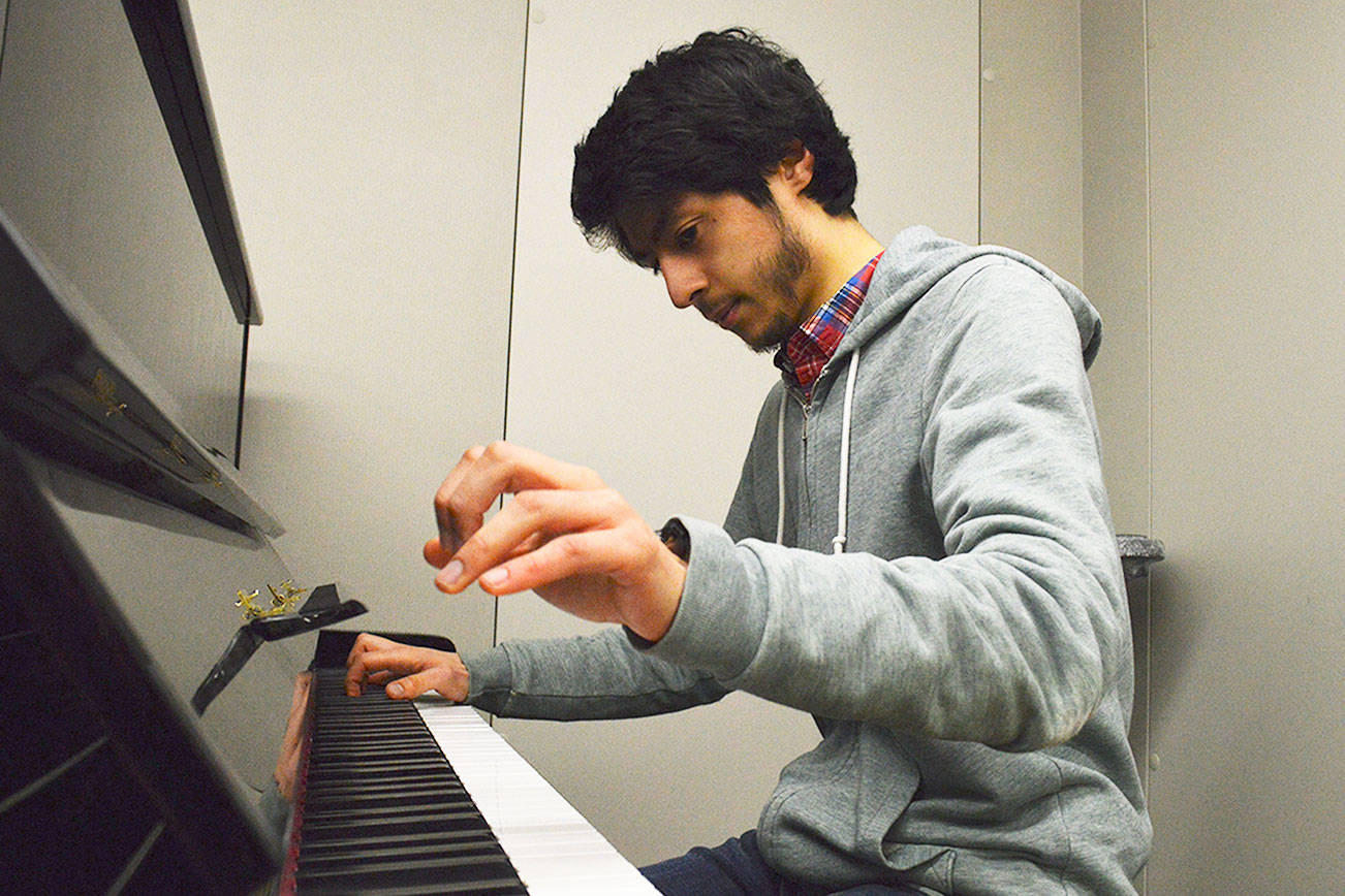 Oak Harbor pianist has the keys to success