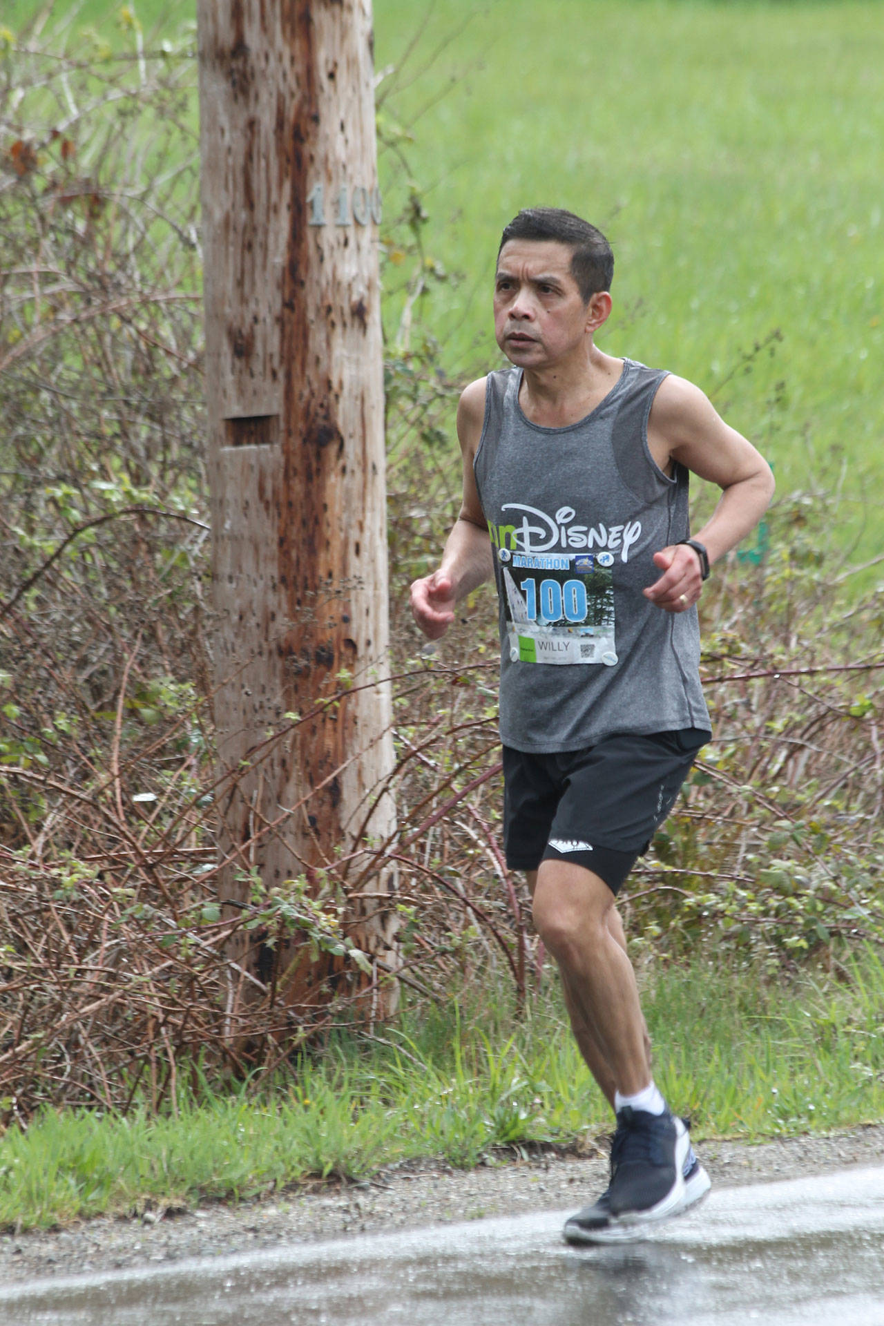 Oak Harbor’s Willy Mendoza, wearing bib 100, competes in his 100th marathon Sunday. (Photo by Jim Waller/Whidbey News-Times)