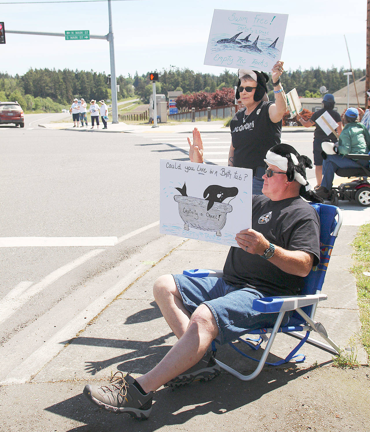 Photo by Laura Guido/Whidbey News-Times)                                Gary and Tammy Shelton traveled to Coupeville from Port Ludlow to participate in the annual Empty the Tanks protest to advocate for the release of orcas. Though it is a worldwide event, the local gathering focused on Lolita — the last remaining survivor of the infamous 1970 Penn Cove orca capture.