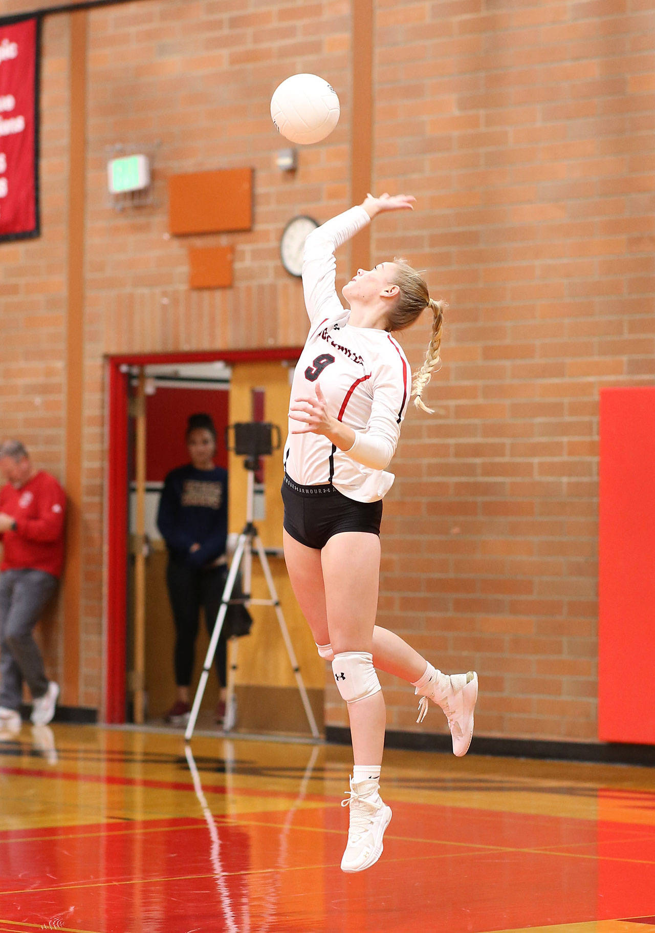 Chelsea Prescott serves in the first set of Mondays match with Kings.(Photo by John Fisken)