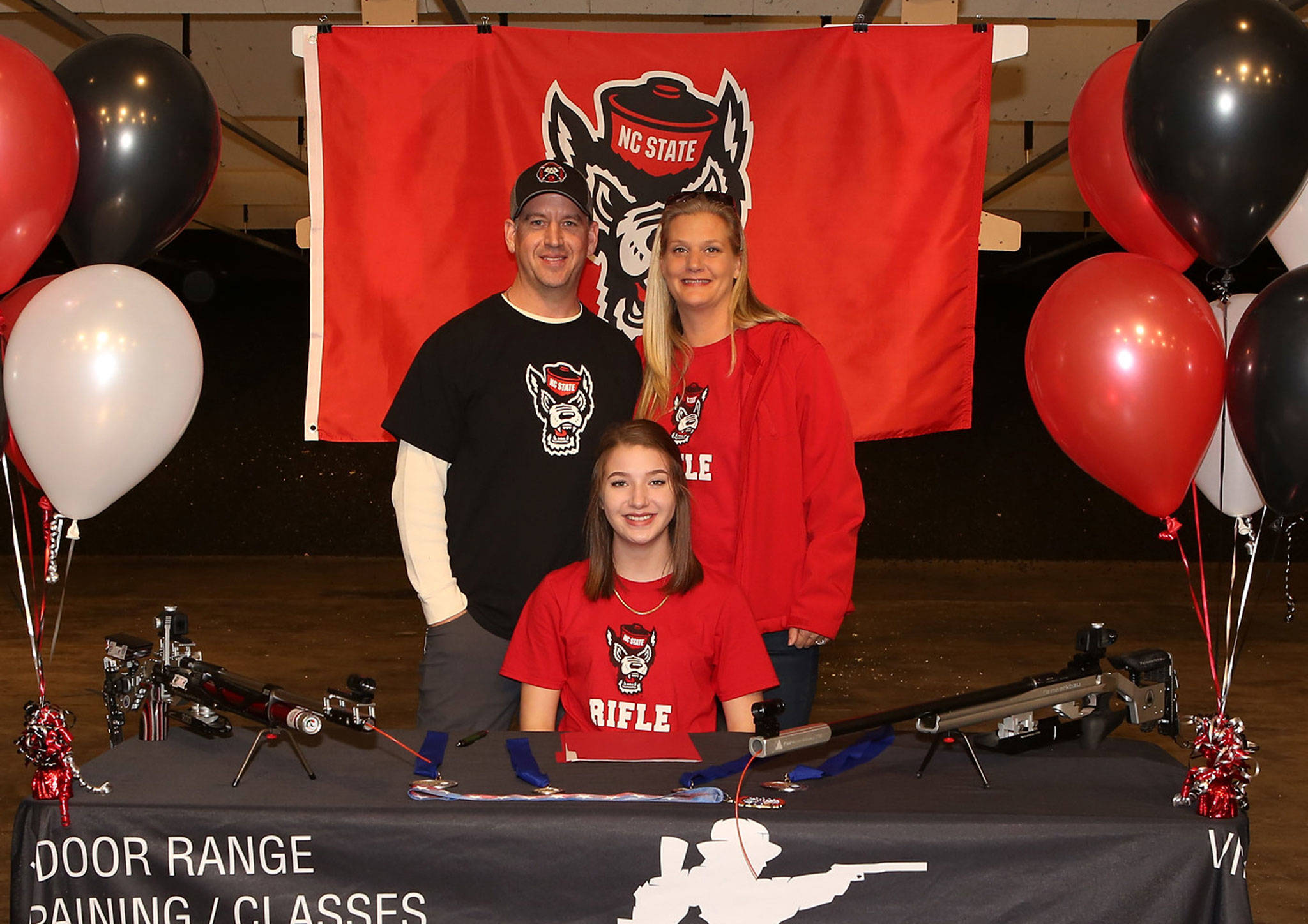 Lauren Crossley is joined at the signing ceremony by her parents Troy and Jen Crossley. (Photo by John Fisken)