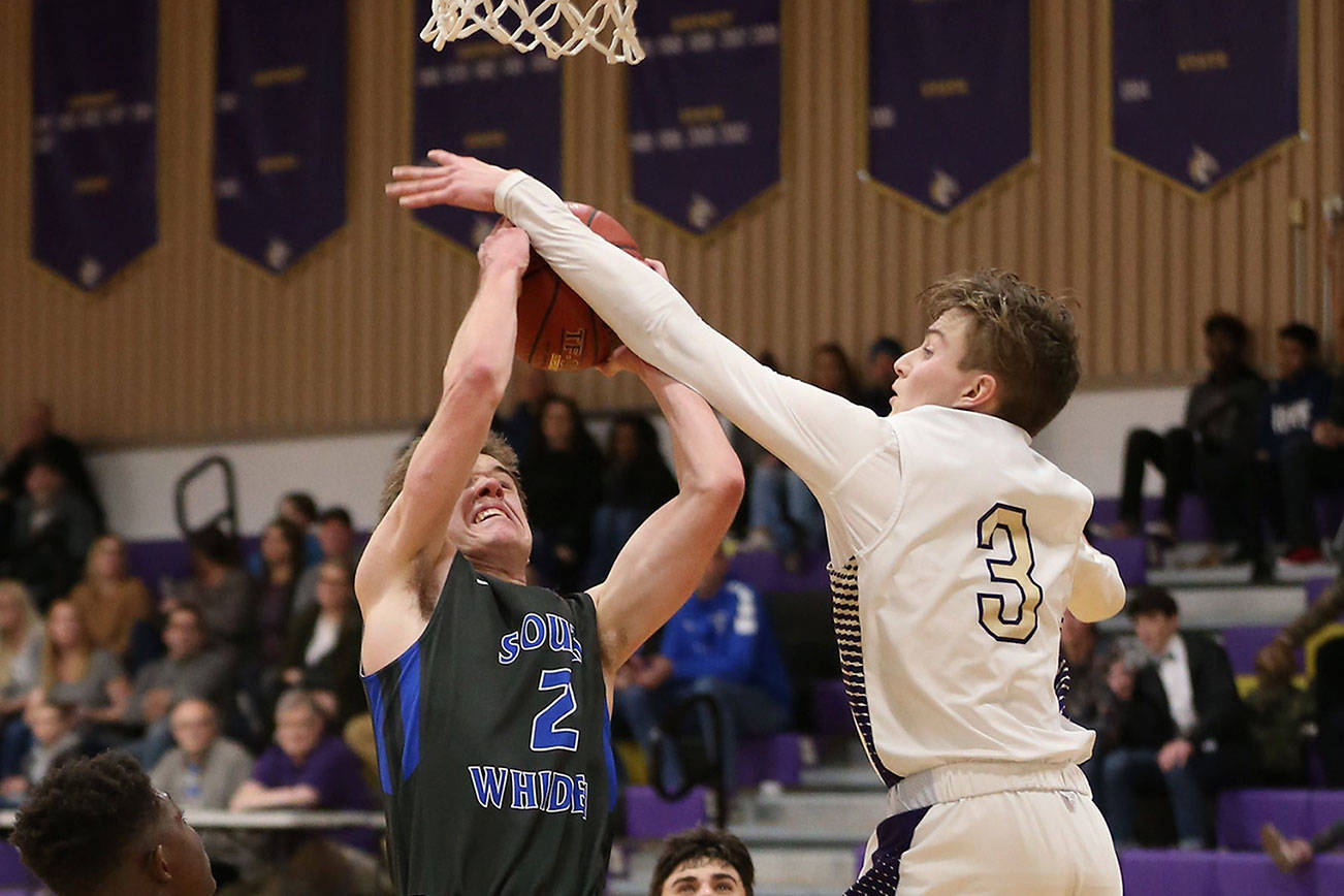 Undefeated South Whidbey withstands Wildcats’ rallies / Boys basketball
