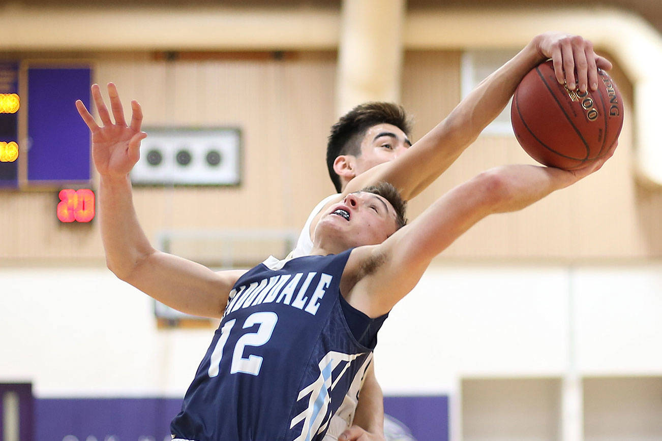 Wildcats succumb to 4th-quarter surges / Boys basketball